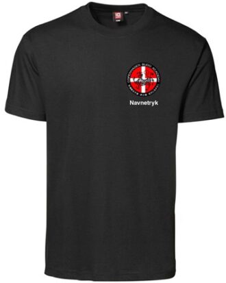 CBA T-SHIRT MED LOGO OG NAVENTRYK VOKSEN